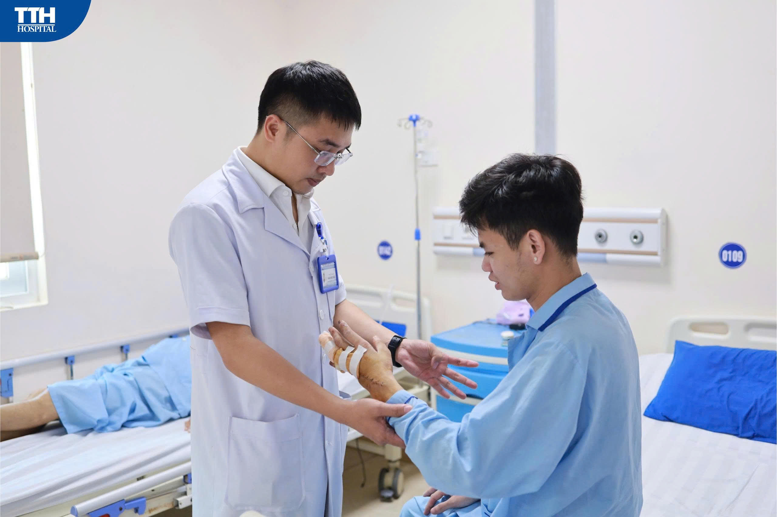 TẠO VẠT DA CHE PHỦ, BẢO TỒN NGÓN TAY SAU TAI NẠN LAO ĐỘNG
